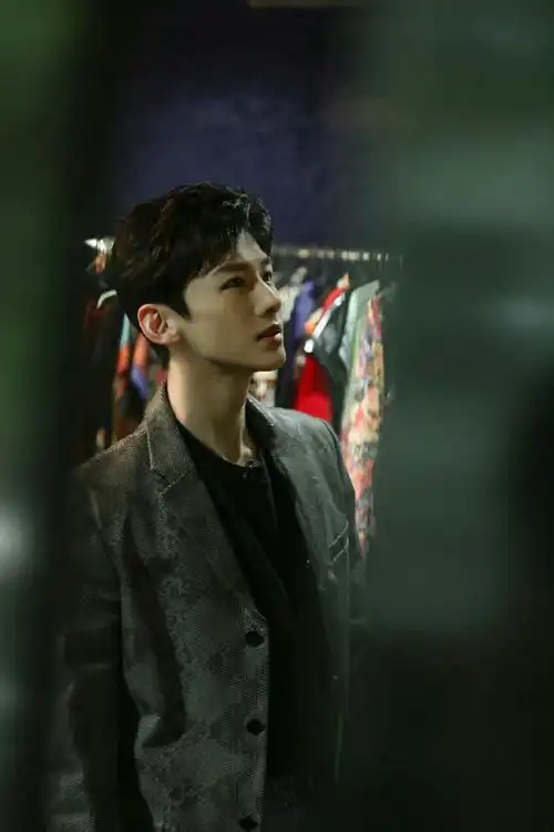 白敬亭超话晚上好白敬亭电脑壁纸 | 白敬亭行程@白敬亭