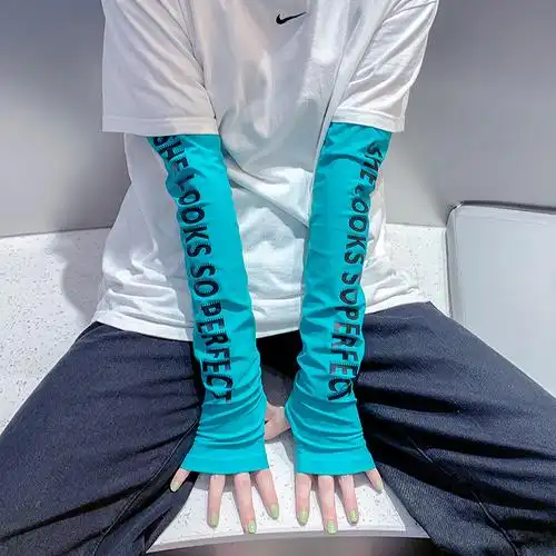 夏季冰爽袖套防晒女护臂手臂套袖男袖子字母运动风冰冰丝手套长韦