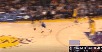 试图扣篮滑到 底角3分三不沾,库里在斯台普斯球馆上演五大囧!