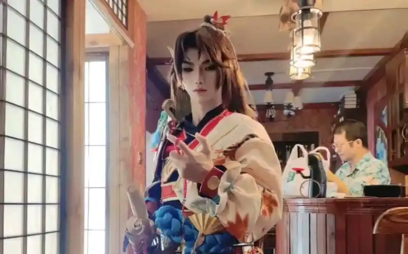 王者荣耀橘右京枫霜尽cos返图!感谢!