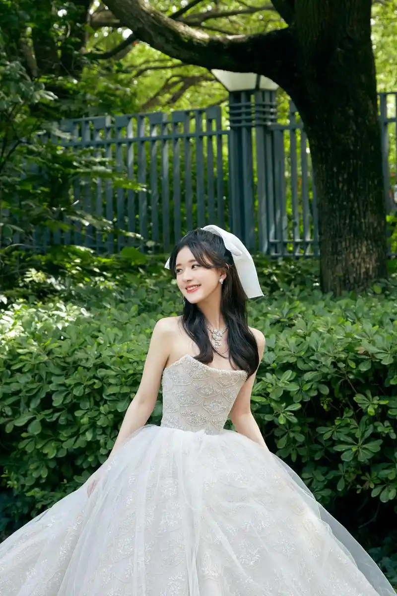 赵露思个人资料(一夜成名,却因手滑变"茶艺师")