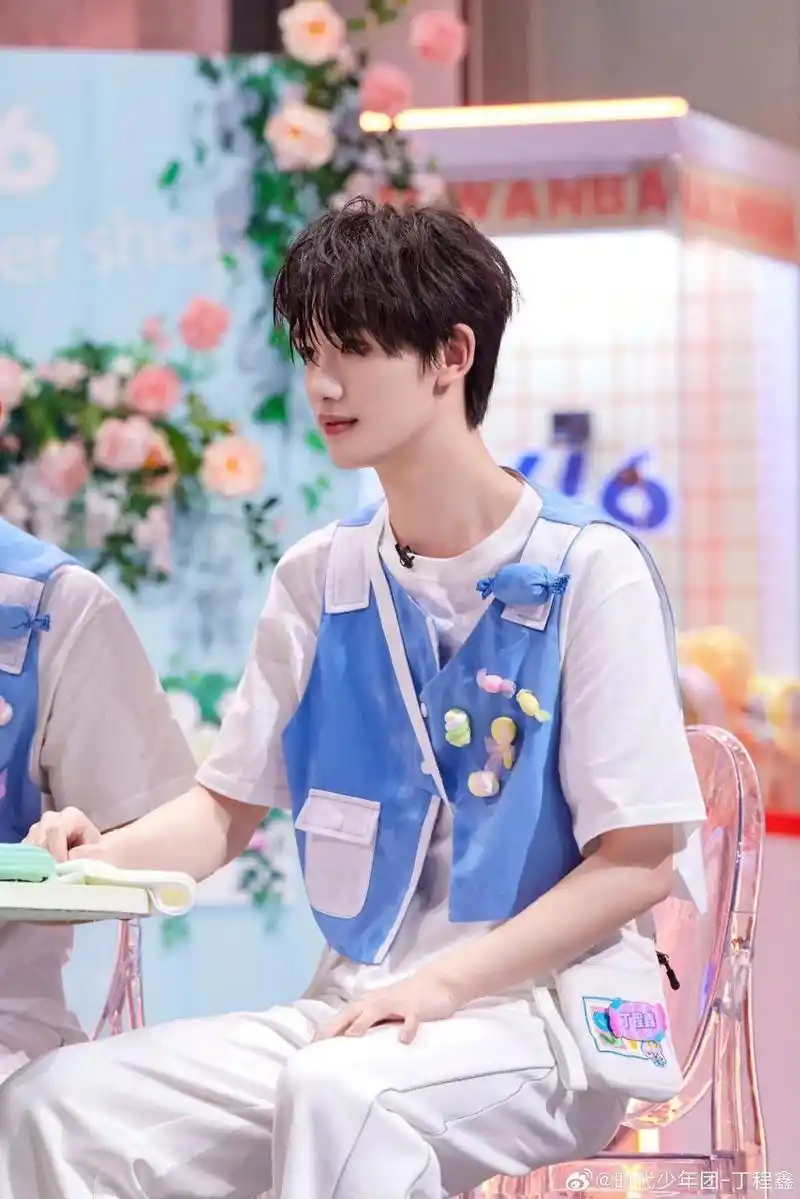 娱乐最前沿# #丁程鑫# #快乐大本营# #你好星期六真迪甜开业# 第一章