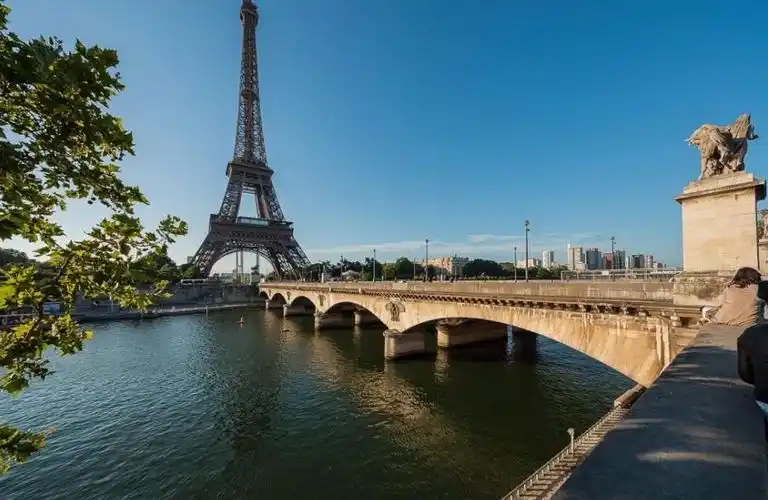 旅游推荐一:法国巴黎埃菲尔铁塔