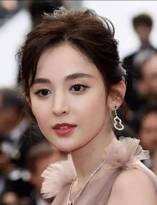 娜扎也是单眼皮?_双眼皮_因为_吴倩莲