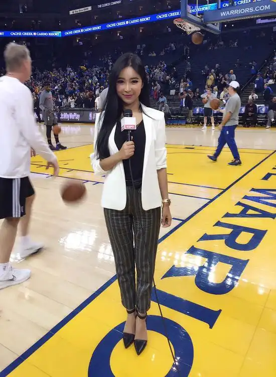 周玲安受espn特派飞赴旧金山报道勇士对快船