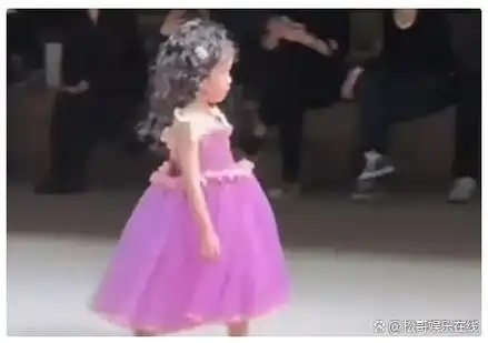 王阳三岁女儿首登走秀台,颜值比爸爸还要高,小小一只软萌又可爱