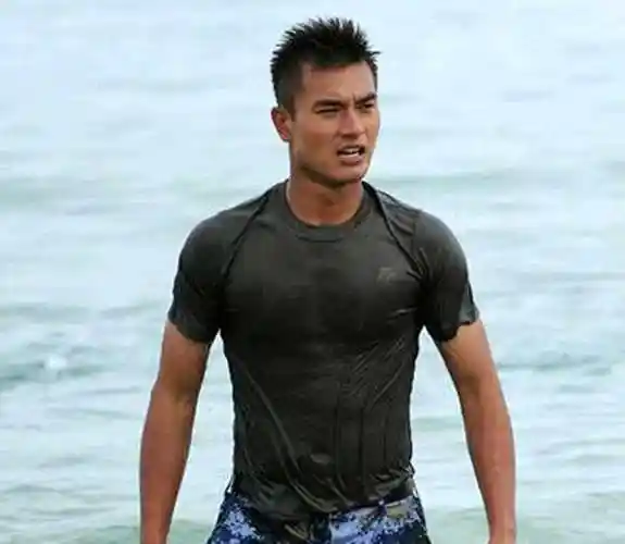 吴昕男友郑凯演员个人资料简介 火蓝刀锋郑凯肌肉上身照片