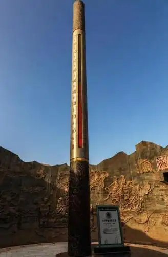 后来被孙悟空从东海中拔了出来,不仅用金箍棒大闹天宫,在500年后还陪