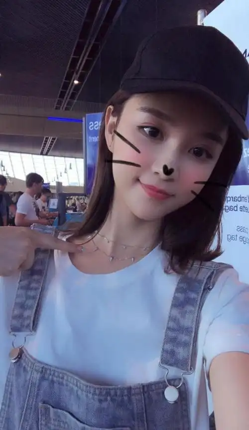 王思聪前女友雪梨被陈法蓉隆重介绍其表示感谢思聪让她成长