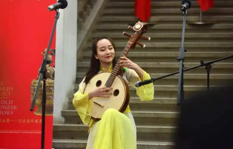 中阮独奏《丝路驼铃》