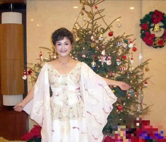 回顾二婚遇挚爱丈夫病逝那天和女儿抱头痛哭李谷一现状怎样