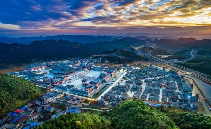 都匀秦汉影视城(卢桃 摄)