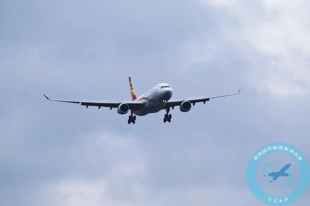 蓝天白云总是那么的般配#贵阳龙洞堡国际机场 #中国民航 #中 - 抖音