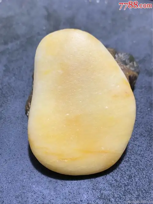 精美天然地表黄白料金丝玉籽料原石一块