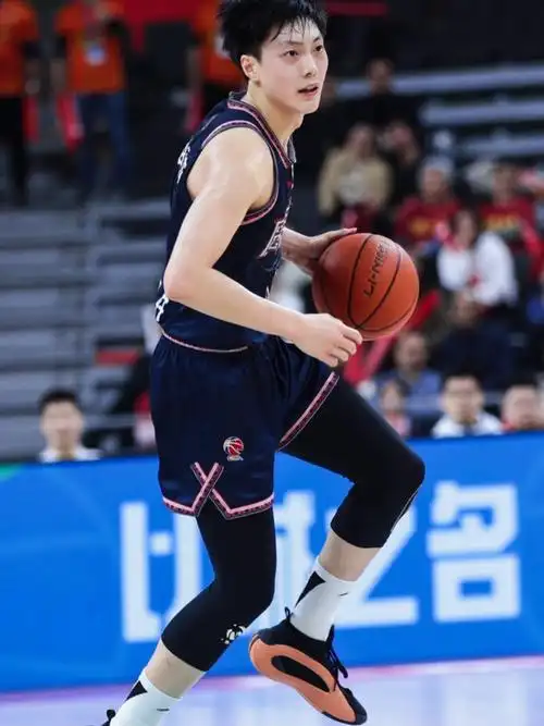 苦战加时胡明轩成大爹广东宏远暴露一个大问题或影响争冠