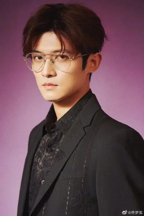 佟梦实首次直播回应一年级争议##易立竞说跟佟梦实都被断章取义了