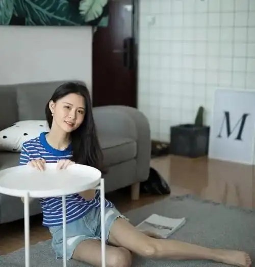 斗鱼阿冷早期生图曝光,疑被摄影师泄露贩卖,脸部圆润似"饼脸"