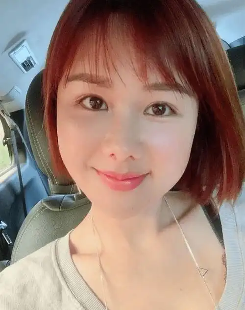 中国香港艺人刘思希曾为夏玉麟众筹昂贵的治疗费用,这也成为他艰难