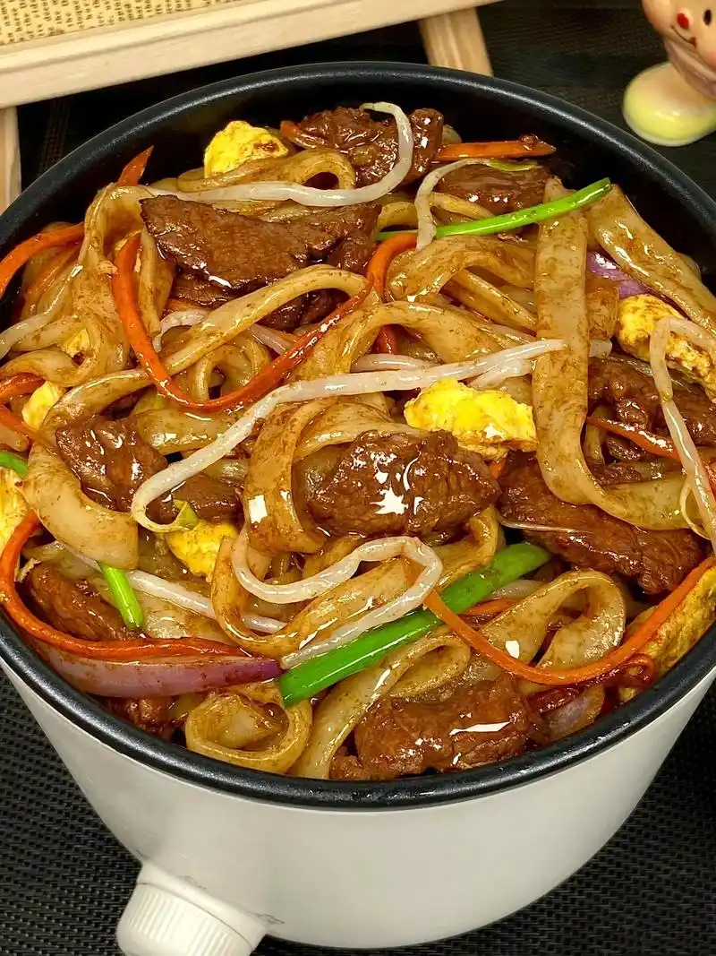 我爸做的干炒牛河,真的太太太好吃了!