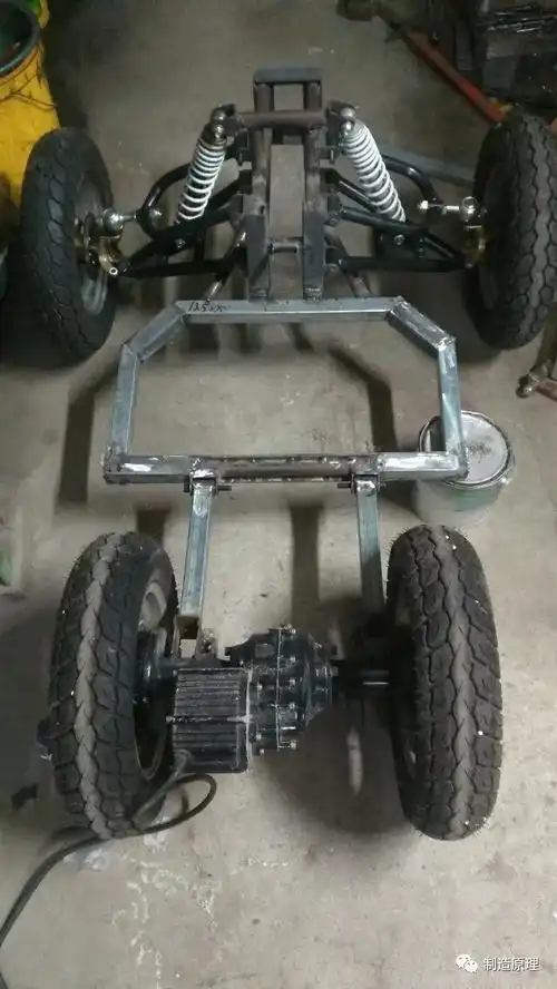 放大招国内牛人耗时一月打造四轮电动车