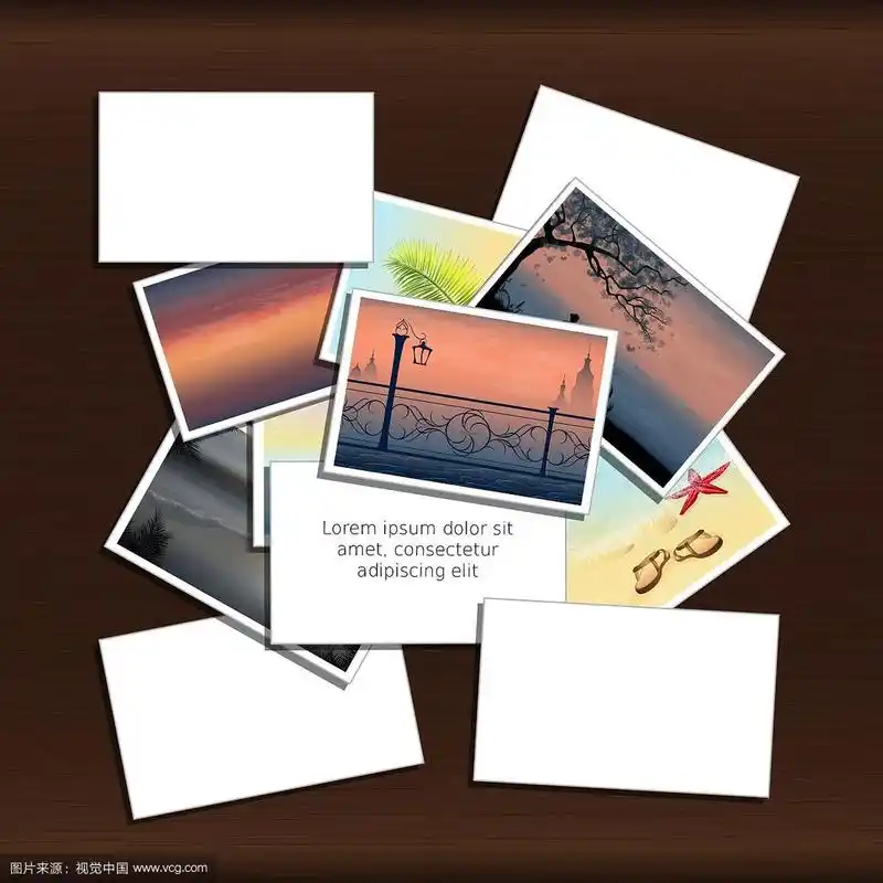 木材背景上的照片堆叠