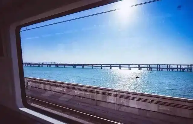 而在厦门就有这样一条海上小火车 —— 厦门地铁1号线.