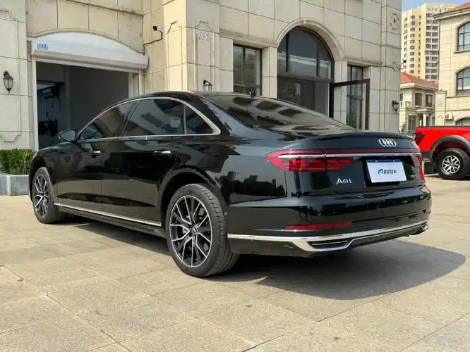 但是这台a8有点不一样▼    【2021款 奥迪 a8l 60tfsi quattro 尊贵