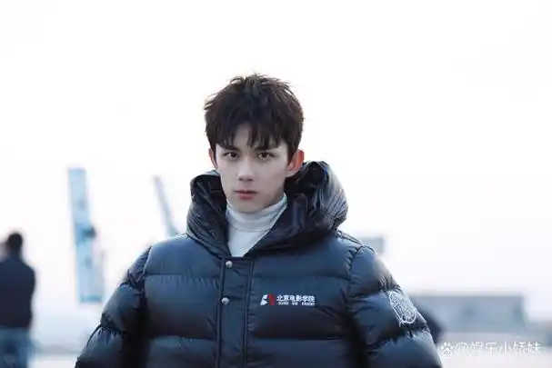 "邋里邋遢"别硬演初恋,这10位男明星,站在那就是"白月光"