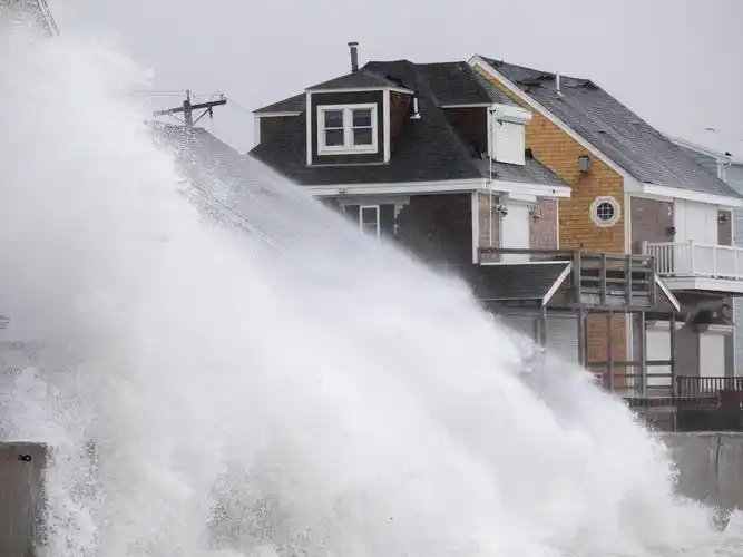 炸弹气旋卷土重来,风暴潮冲击美国一千公里海岸