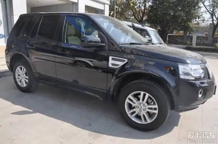 > 全国首现路虎揽胜神行者2改装lumma款外星人包围 圆筒排气