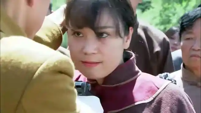 俄罗斯硬核动作电影《滑动》:fsb(俄联邦安全局)硬核突袭毒贩片段