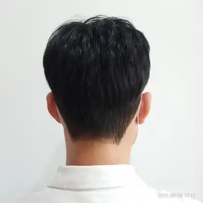 相当逼真,很透气,而且细节做得相当的好,约好了发型设计师来店里修建