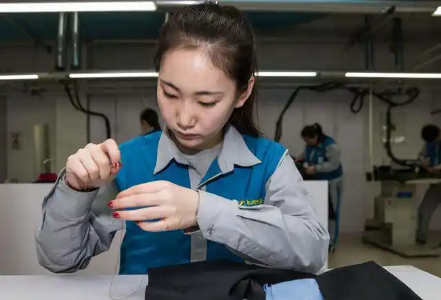 这是你的青春吗流水线女工的消失是三千万光棍悲惨生活的开始