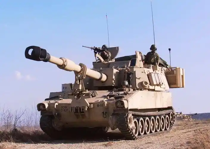 m109自行榴弹炮射击图集