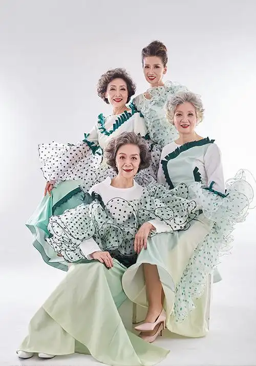 "时尚奶奶"寄望老年朋友:关爱自己,绽放精彩