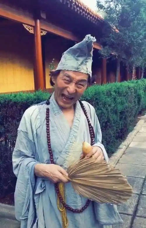 "活佛济公"游本昌:拍戏时遇到3件"怪事",让他此后一心向佛_时候_狂风