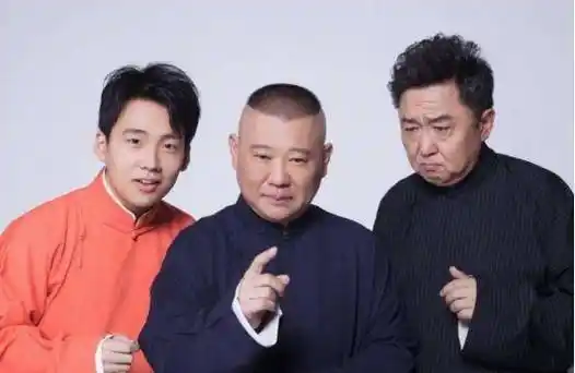 张云雷带郭德纲小儿子,给姐姐王惠送水献花,郭汾阳身高被人热议_相声