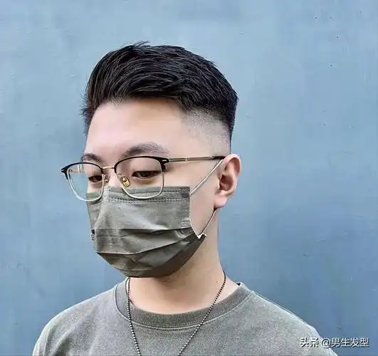 男生"耳上铲"发型太帅气了,2021夏季就剪这几款,完美提升颜值__财经