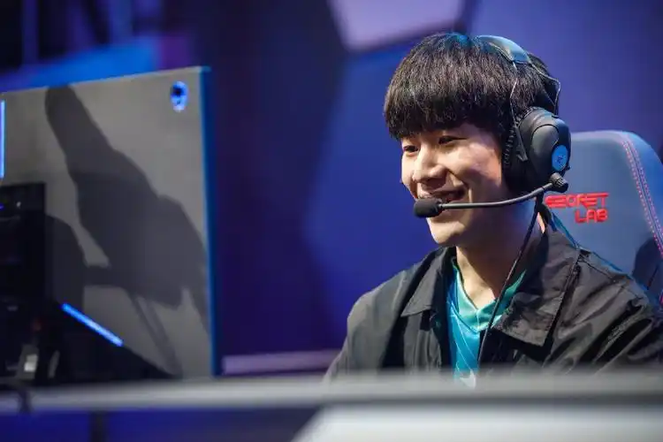 说到德莱文这个英雄,就不得不提到theshy的老队友阿