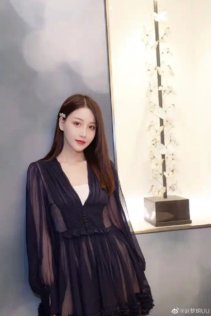 英雄联盟五五开女朋友赵梦玥迷人写真美照