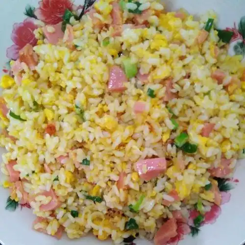 麦芽糖小姐姐做的黄金火腿肠蛋炒饭