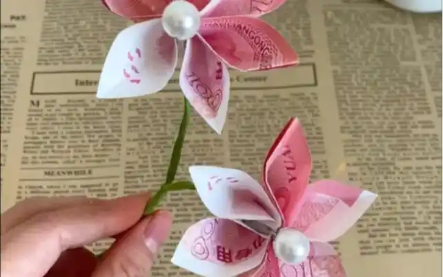 准备好了吗 有钱花来了咯#手工diy#纸巾玫瑰花#手工折纸#教程