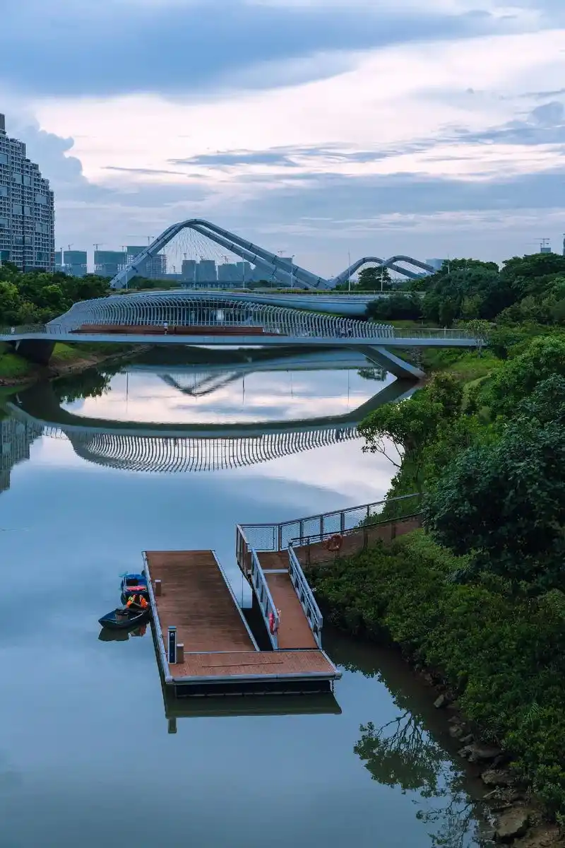 现代都市景观之美(桂湾公园)深圳首个水廊道公园,全长1.9公 - 抖音