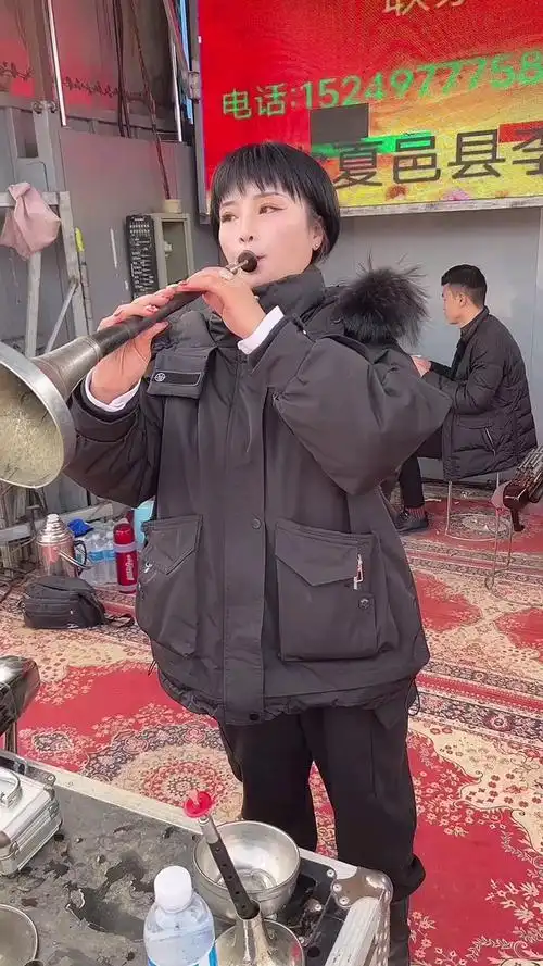 段莎莎不愧是豫东年轻的女唢呐高手