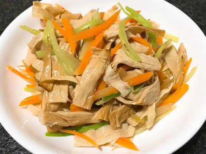 原创大鱼大肉吃腻了,尝尝这豆腐皮的做法,还能预防心脑血管疾病,快来