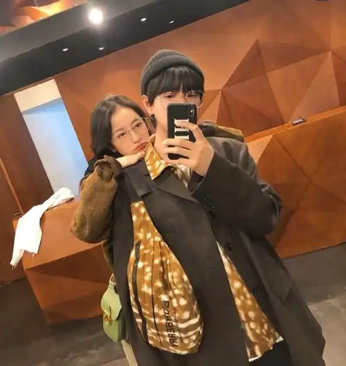 韩火火周雨彤连麦太好笑