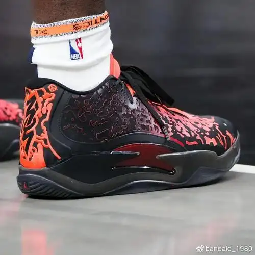 nba 上脚合集!詹姆斯「四万分战靴」一夜起飞!