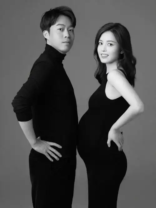 三口之家孕妇照