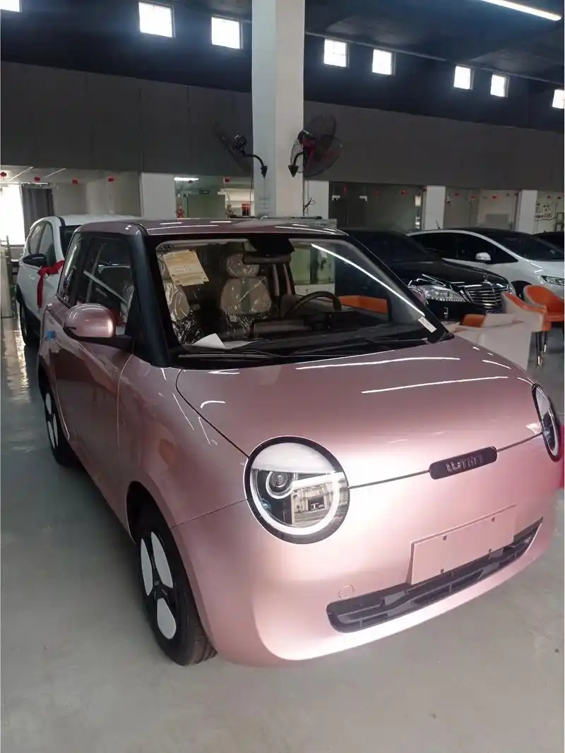 长安  糯玉米,续航200公里# 可爱小巧特别适合女孩子开呢 #用车知识