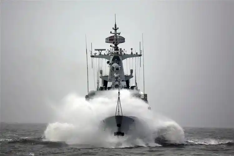 海军牡丹江舰春节期间坚守战位守海疆